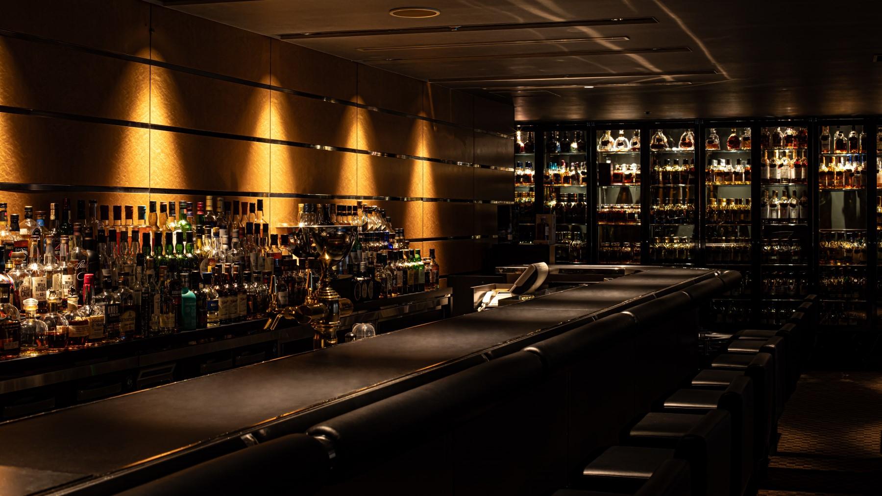 「メインバー エメラルド」 ロビー階