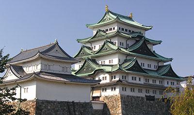 名古屋城（車で約９分）