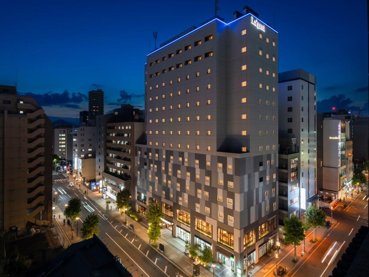 ホテル外観・夜