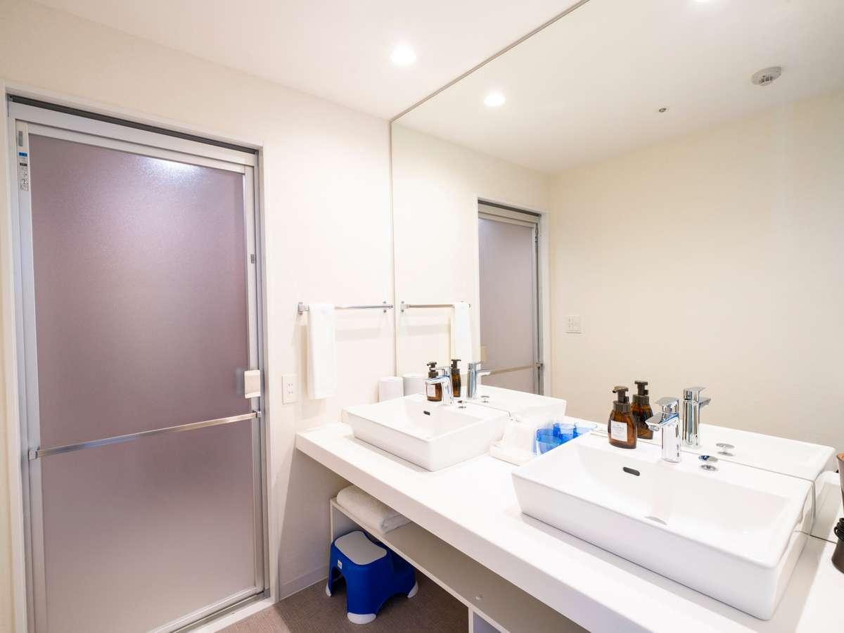 デラックスファミリールーム（洗面台）