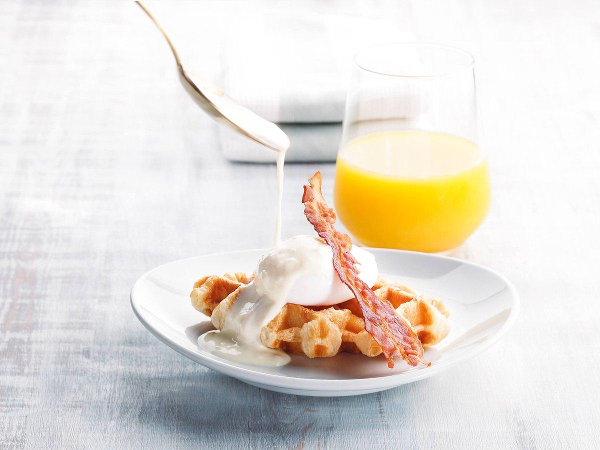 クロッフルエッグベネディクト