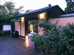 写真：旅亭 萬葉 玄関