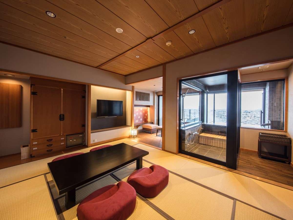 写真：東の館展望風呂付10畳リビング付き上級和室