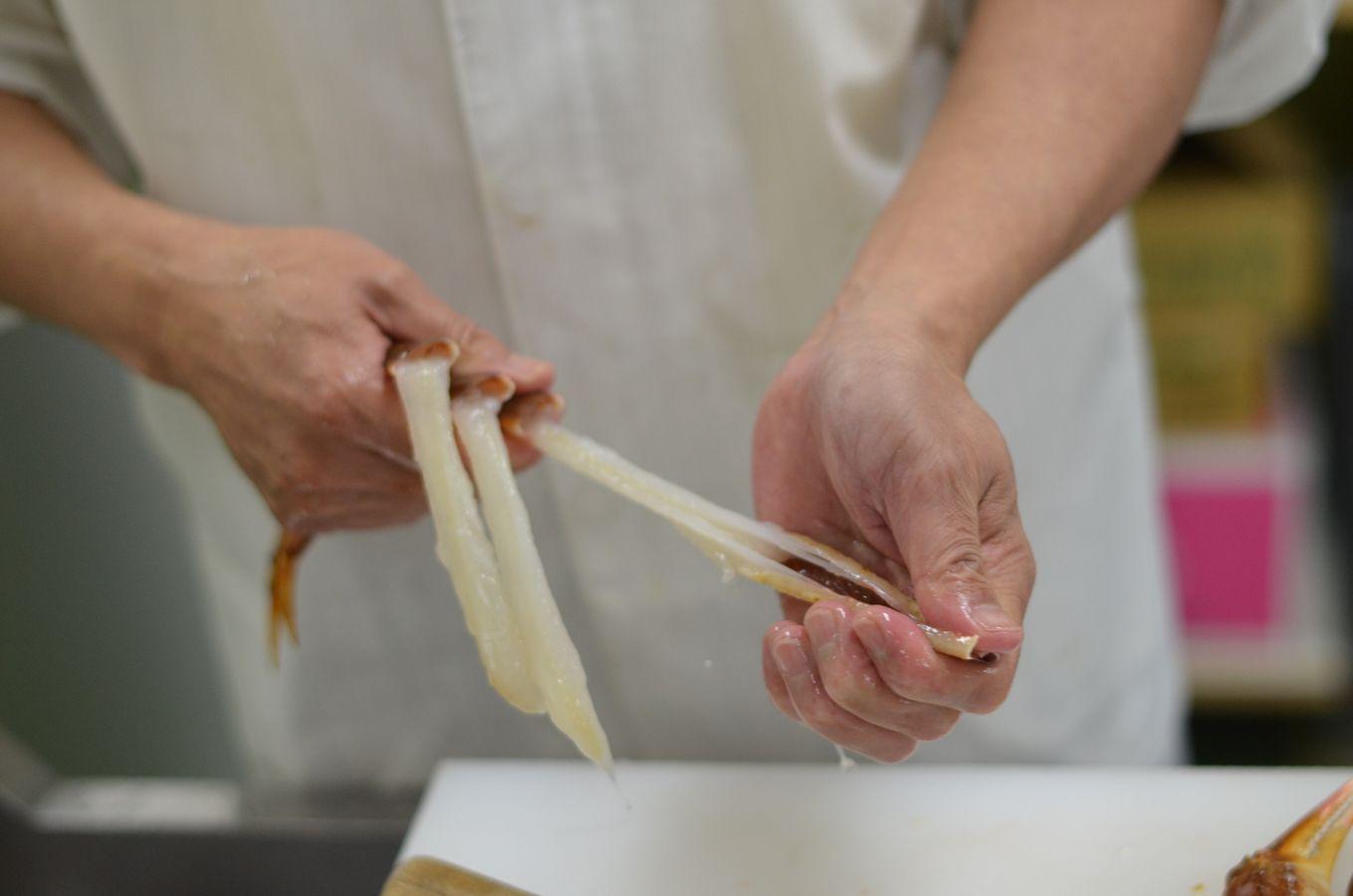 【石川県ブランド加能蟹会席】≪温泉付客室・個室食≫蟹刺し、炭火焼、蟹すき鍋で堪能！地元人気の香箱蟹も