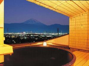 甲府の夜景を独占する温泉　11種類のお風呂 ホテル神の湯温泉