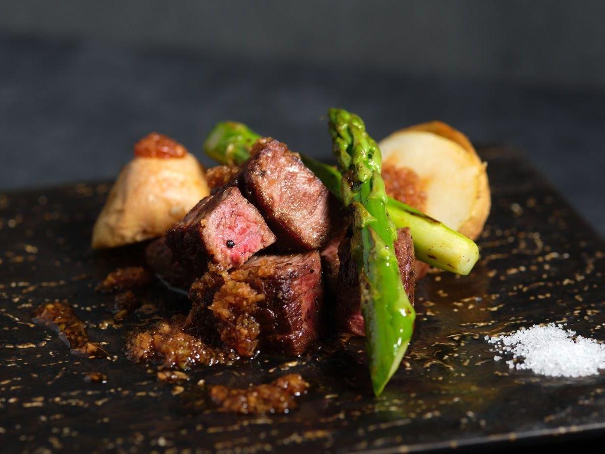 【20％OFF】10周年記念／メインと〆の料理が選べる鉄板焼3品コース＜夕朝食付＞